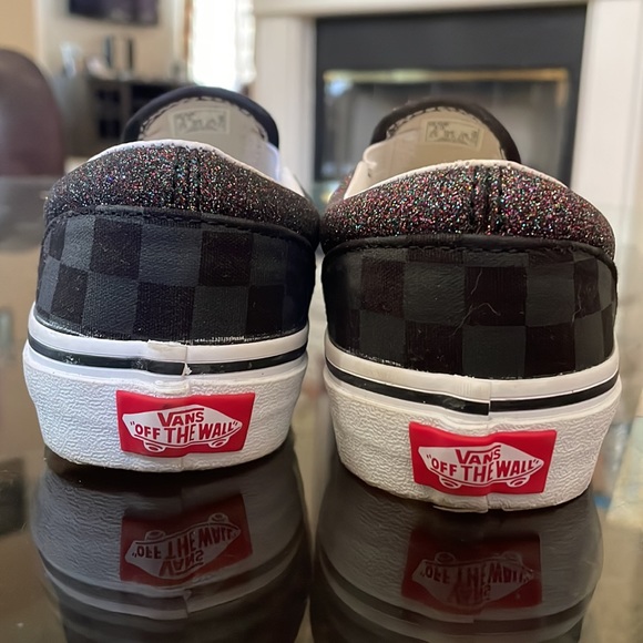 Slip on Vans shoes EUC - Picture 3 of 7
